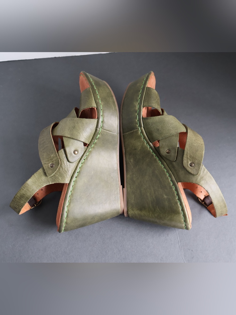 Born Olive Green Leather Wedge Sandals Size 8 - Picture 5 of 11